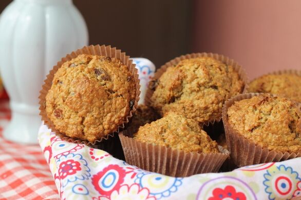 Oatmeal muffins with almonds - a fragrant dessert for those who are losing weight on a Mediterranean diet